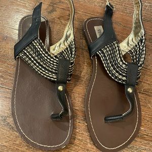 Like New Steve Madden Black and Gold Sandal